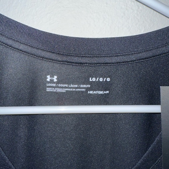 Under Armor Women’s Black Short Sleeve V-neck Tee NWT - Picture 4 of 5